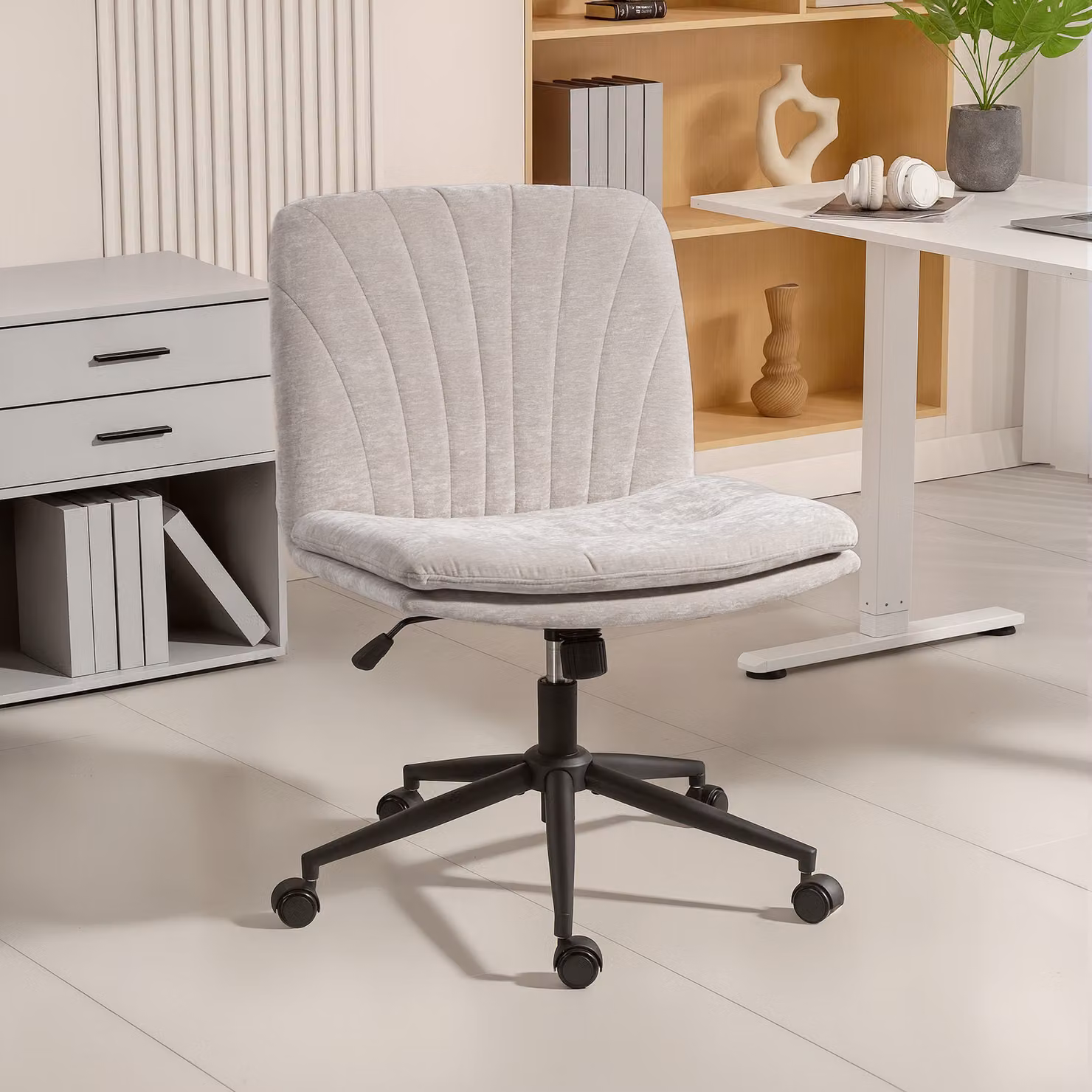 Sedia da ufficio HOMCOM regolabile e girevole in tessuto chenille e acciaio, Beige, L: 62 cm, P: 67 cm, H: 83-93 cm – 2