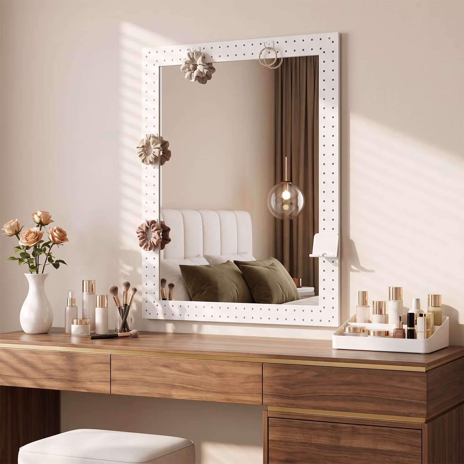 Costway Specchio da bagno 80 x 60 cm con cornice in metallo 4 ganci rimovibili, Specchio da parete decorativo con supporto telefono