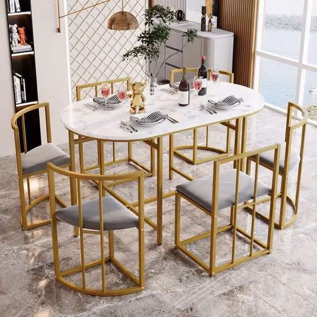Tavolo da pranzo per 6 persone con sedie e schienale, cuscini grigi, struttura in ferro oro, in MDF, bianco