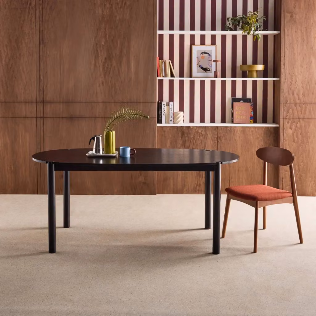 Tavolo da pranzo ovale Sweeek in legno nero opaco per 6 persone L: 180 cm, P: 90 cm, H: 75 cm – 2
