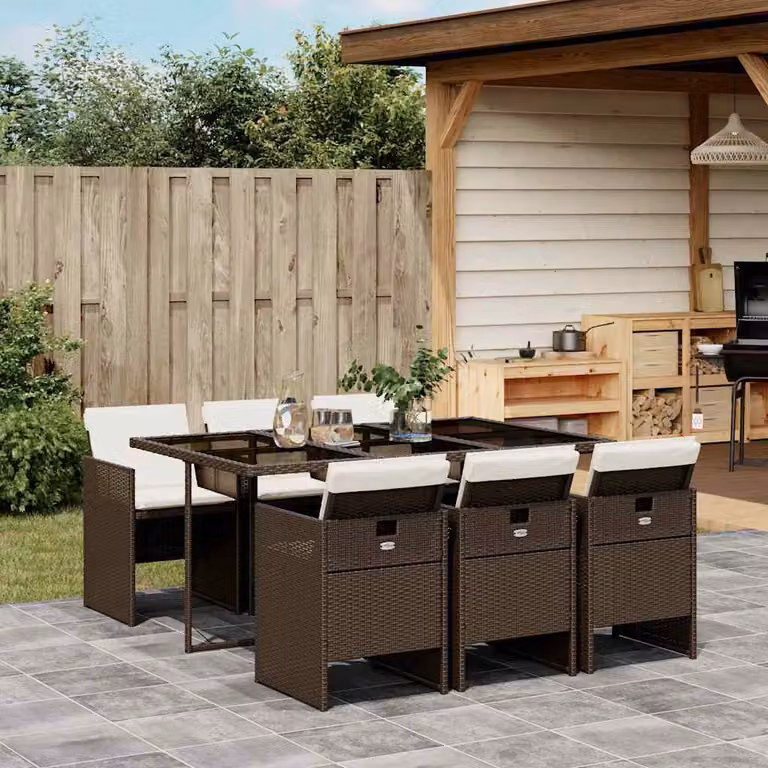 vidaXL Set da Pranzo da Giardino 7pz in Polyrattan Marrone con Piano in Vetro e Cuscini Bianchi