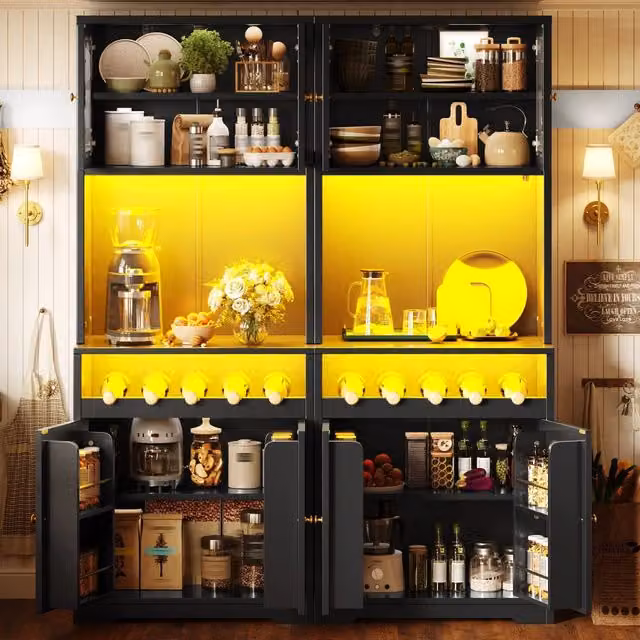 Credenze da cucina nere set di 2 con LED RGB; ante in vetro; portabottiglie e ripiani regolabili 140 × 38.3 × 180 cm