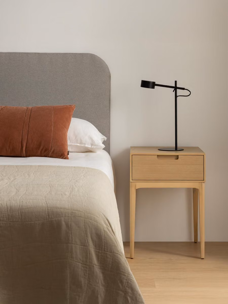 Set di 2 comodini Vinti in rovere impiallacciato con 1 cassetto Kenay Home colore marrone – 2