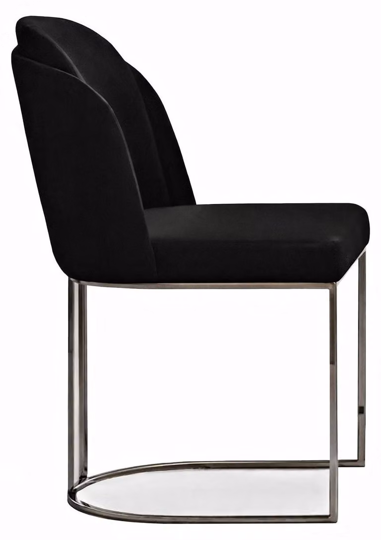 Elegante sedia da pranzo nera con schienale ricurvo e struttura cromata