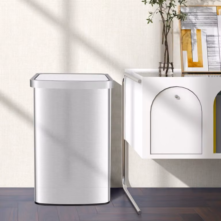 Cestino automatico Costway da 50L con sensore di movimento infrarosso, coperchio soft close e finitura in acciaio inox resistente alle impronte, Argento