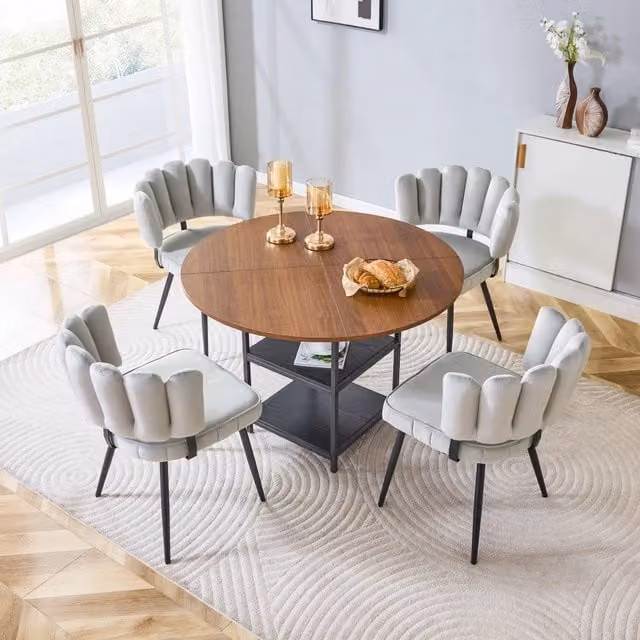 Set tavolo e sedie: tavolo rotondo 107 cm effetto noce con doppio ripiano + 4 sedie in tessuto grigio chiaro con schienale a fiore