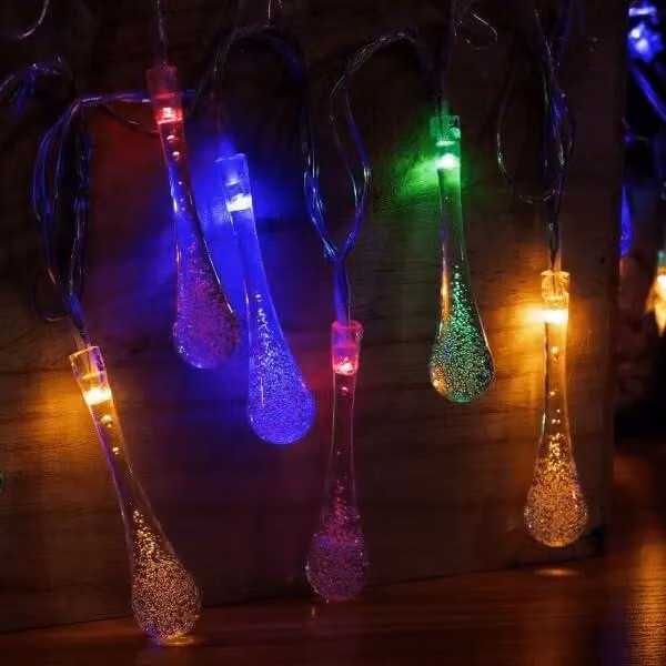 Catena luminosa a LED, forma a goccia, 5 metri, RGBY, alimentazione a 3 batterie AA