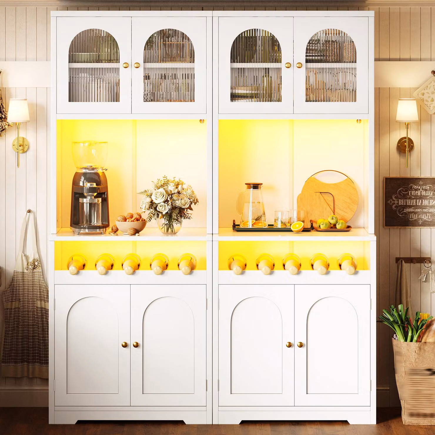 Set di 2 armadi alti da 180 cm con illuminazione RGB LED controllabile tramite app, ante in vetro bombate, ripiano per vino, set di 2 mobili da cucina, set di 2 credenze, colore bianco