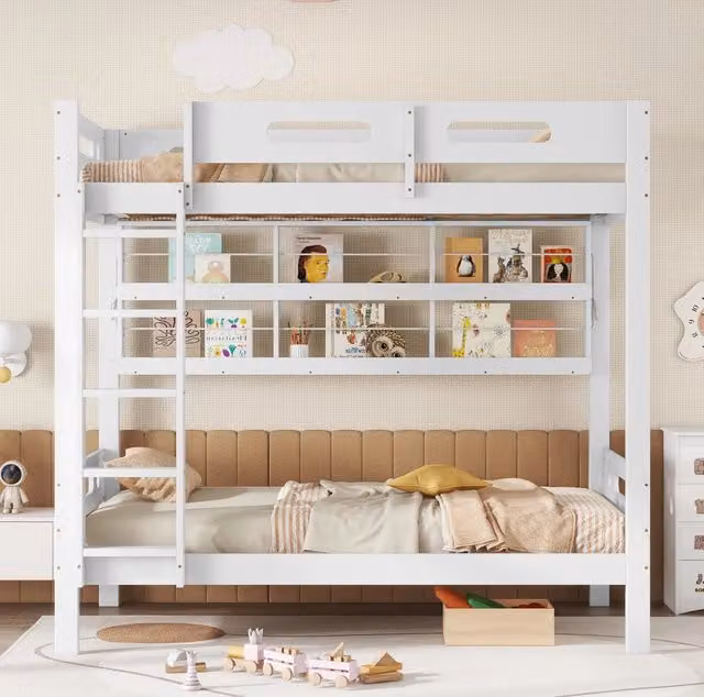 Letto a castello bianco per bambini 90x200 cm con sponde di protezione, scala a 5 gradini e scaffali aperti in pino e MDF