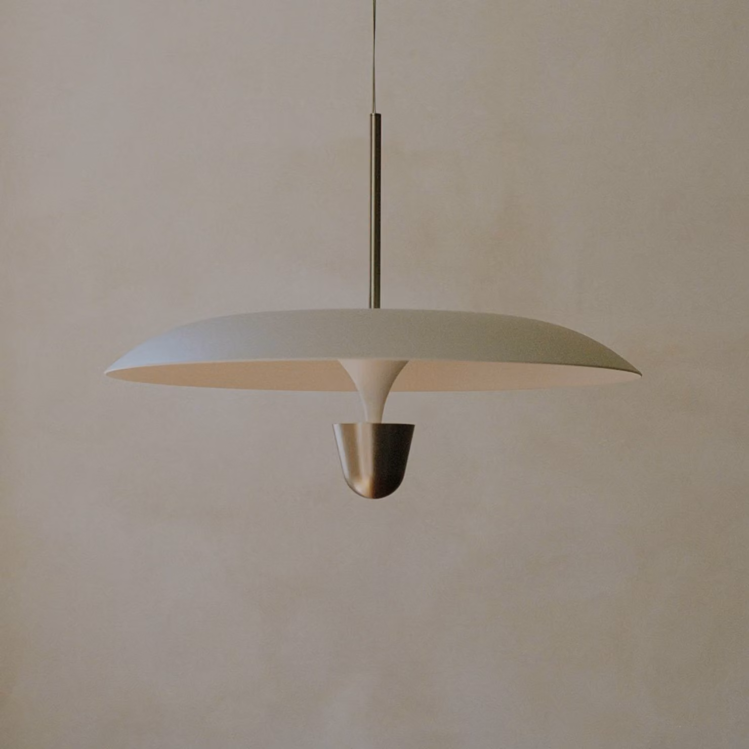 New Works Lampada a sospensione Kantarell, dimmerabile, Alluminio / Grigio / Zincato, Soggiorno / Sala da pranzo, Metallo, Design, Lampada a sospensione