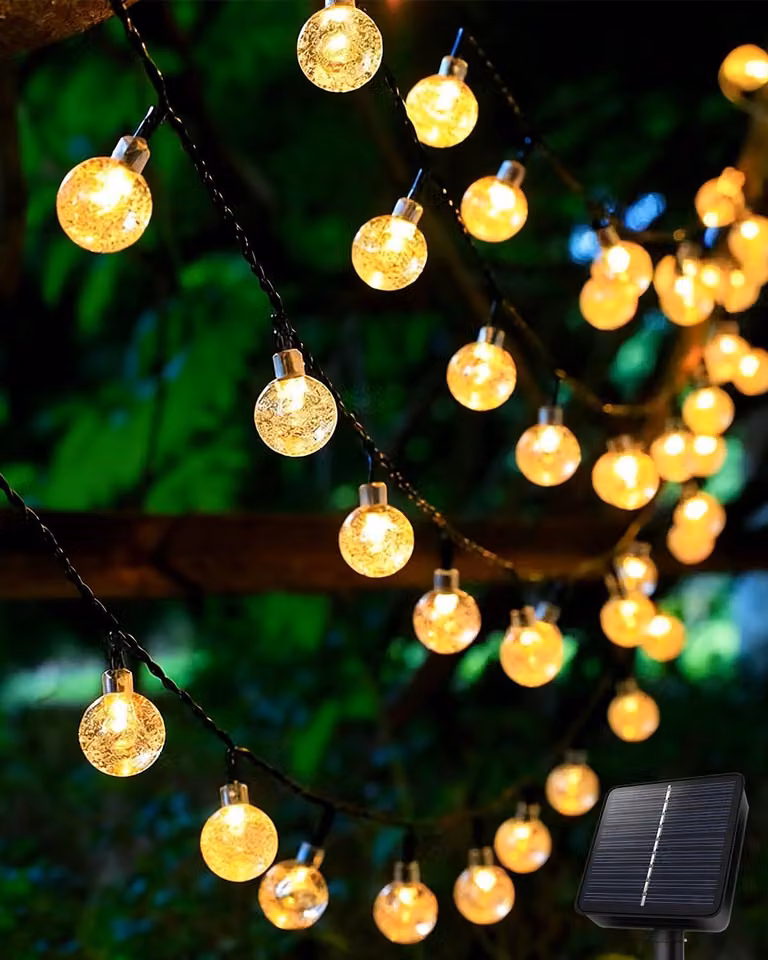 Catena luminosa con 30 sfere di cristallo a LED, luce bianco caldo, lunghezza 6,5 metri, alimentazione solare, grado di protezione IP65