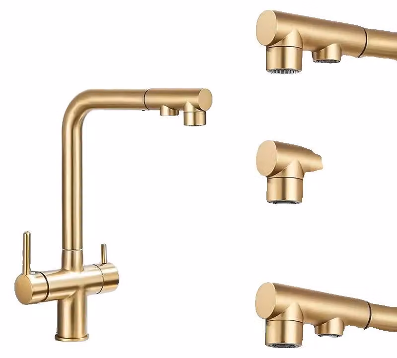 Filtro per l'acqua da installare sul rubinetto della cucina, con erogatore estraibile, due manopole e finitura dorata spazzolata