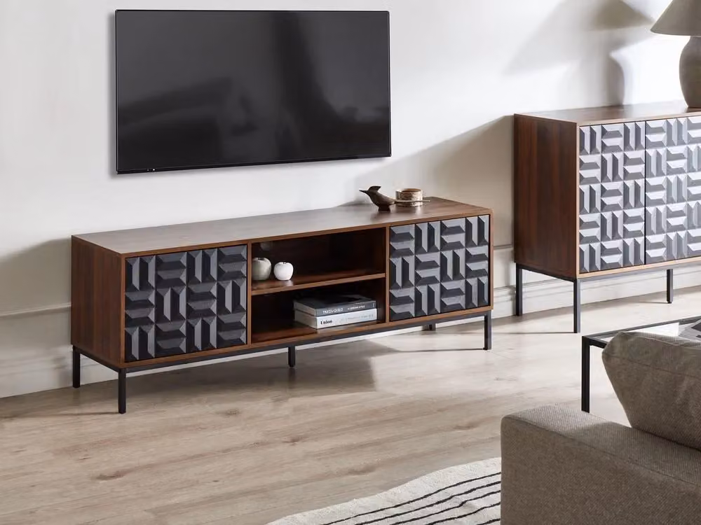 Mobile TV BELIANI marrone con motivo geometrico, 2 ante e 2 ripiani aperti, gambe in metallo, L: 160 cm, P: 40 cm, H: 54 cm – 2