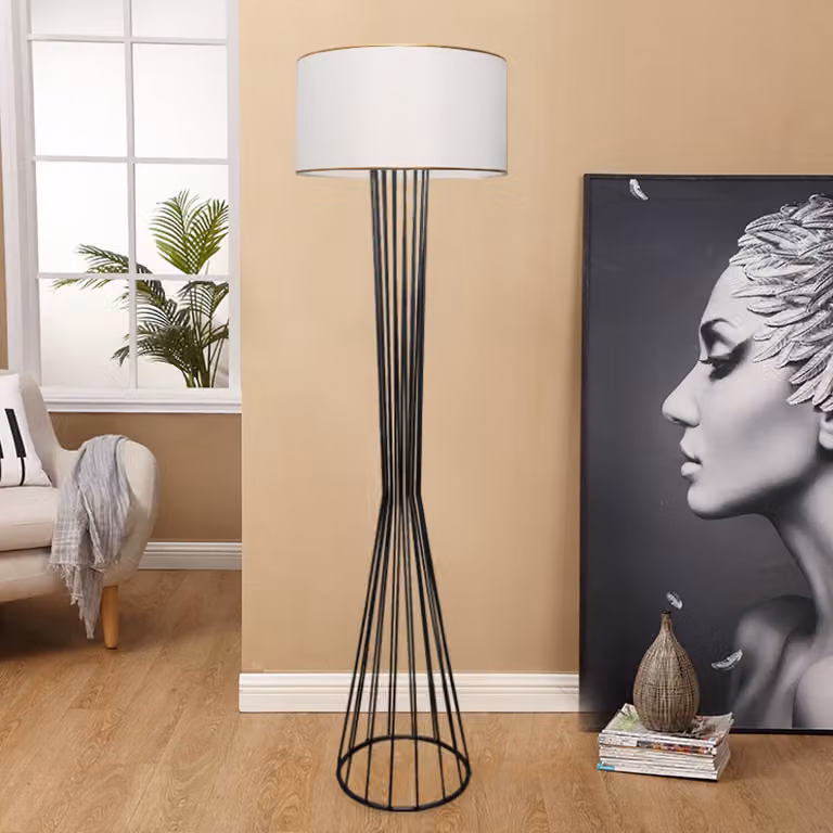 Opviq, lampada da terra moderna interamente in metallo, altezza 155 cm, attacco E27 (max. 40 W), paralume in tessuto bianco (21 x 38 cm) | Design elegante e industriale per ogni ambiente.