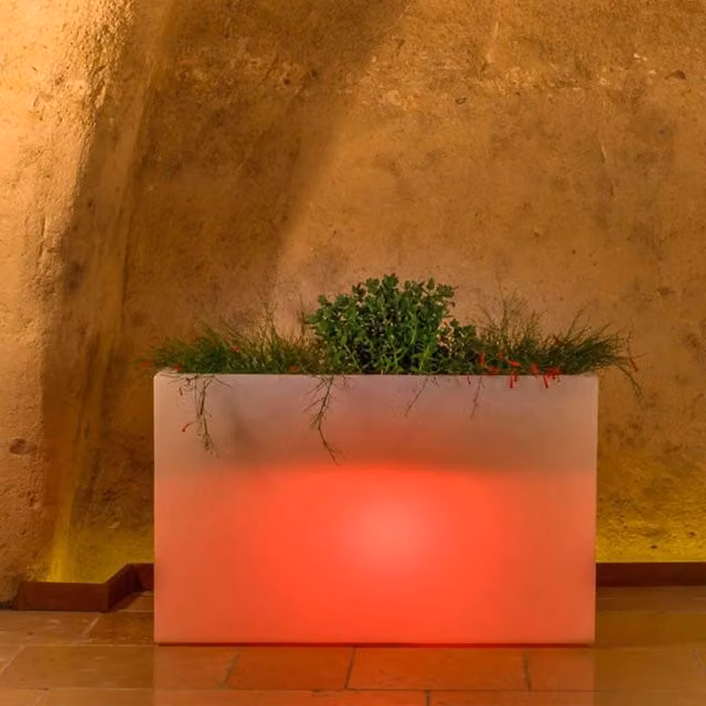 Fioriera Luminosa Rettangolare in Resina TEKCNOPLAST mod. Flowerpot Top Bright con Luce LED Rossa, Altezza: 80 cm