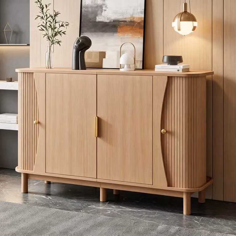Comò con 2 ante scorrevoli, bordi curvi e realizzato in legno naturale.