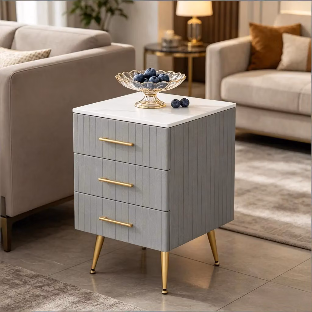 Comodino OKWISH con 3 cassetti, piano in MDF effetto marmo e rivestimento in velluto, grigio, L: 40,5 cm, H: 62 cm, P: 41 cm – 2