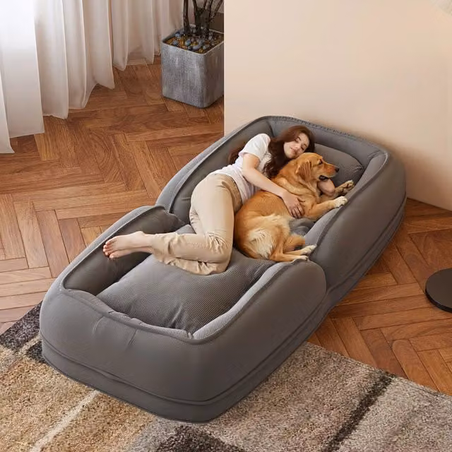 Sedia a sdraio pieghevole SINGULARTY con schienale regolabile e design ergonomico, rivestimento in velluto grigio con struttura in metallo