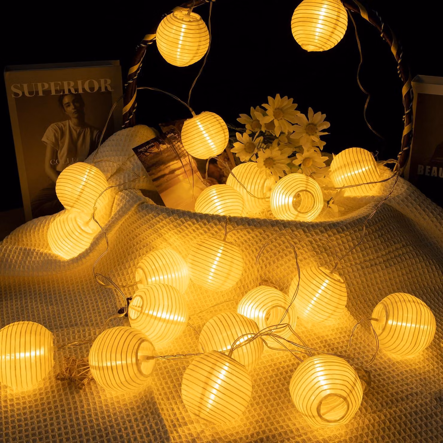 Catena luminosa con 16 lanterne a LED bianco caldo, lunghezza 5 metri, alimentazione a batteria, resistente alle intemperie