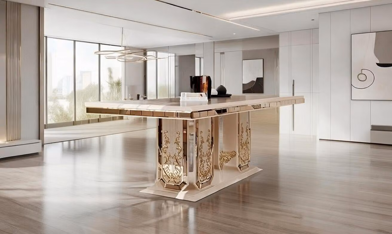 Lussuoso tavolo da pranzo con dettagli dorati e design elegante