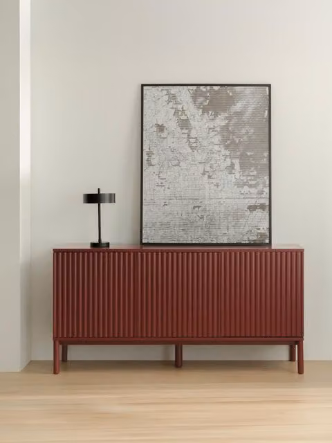 Credenza Melton Kenay Home bordeaux con design geometrico moderno e finitura opaca L: 150 cm