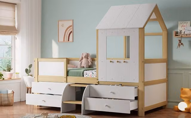 Letto semialto a casetta in legno bianco e naturale 90x200 cm con tetto e finestra, sponde su 4 lati, 4 cassetti e scaletta