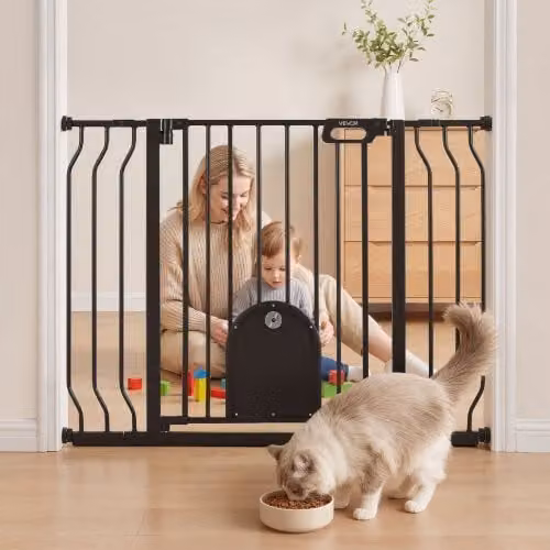 Cancelletto di Sicurezza VEVOR per Bambini e Animali con Porticina, Larghezza Regolabile da 75 a 111 cm, Colore Nero, in Metallo, per Uso Interno