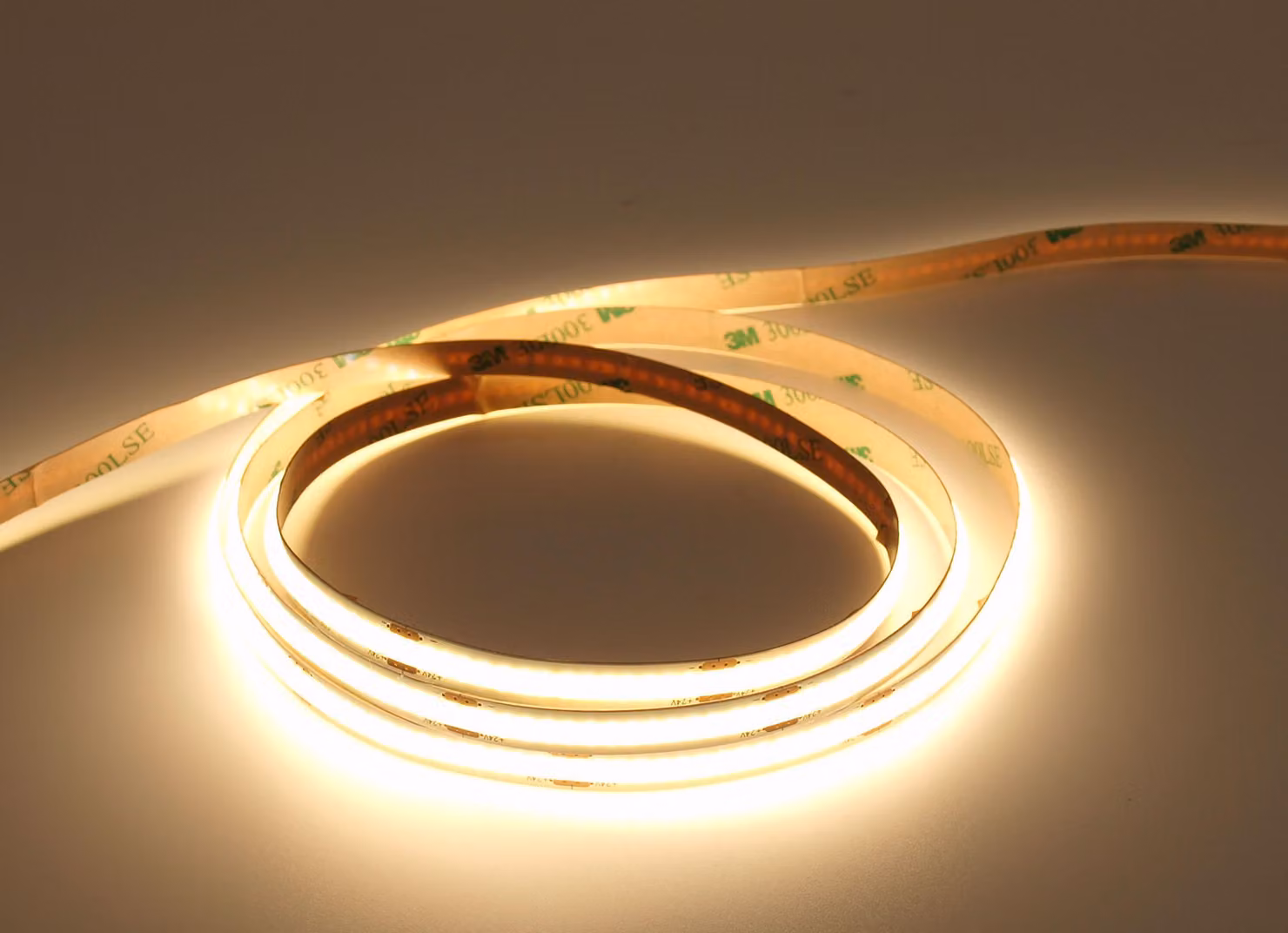 UQS-COB-5W-NW-12V-50m: striscia LED COB professionale, 5W 320 chip/m, CRI >90, 12V, bianco neutro, 4000K, IP20, 50m