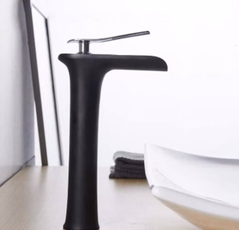 Miscelatore per lavabo a cascata - Design semplice