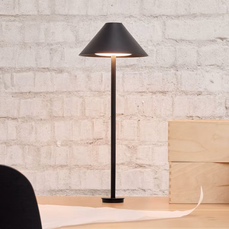 Louis Poulsen Keglen Lampada da tavolo Pin 3000 K nero Keglen, dimmerabile, Nero, Soggiorno / Sala da pranzo, Alluminio, Design