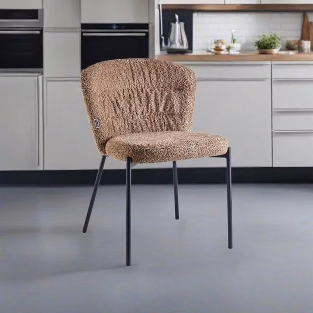 Set 4 Sedie Cami in tessuto teddy tortora: un connubio di design e comfort