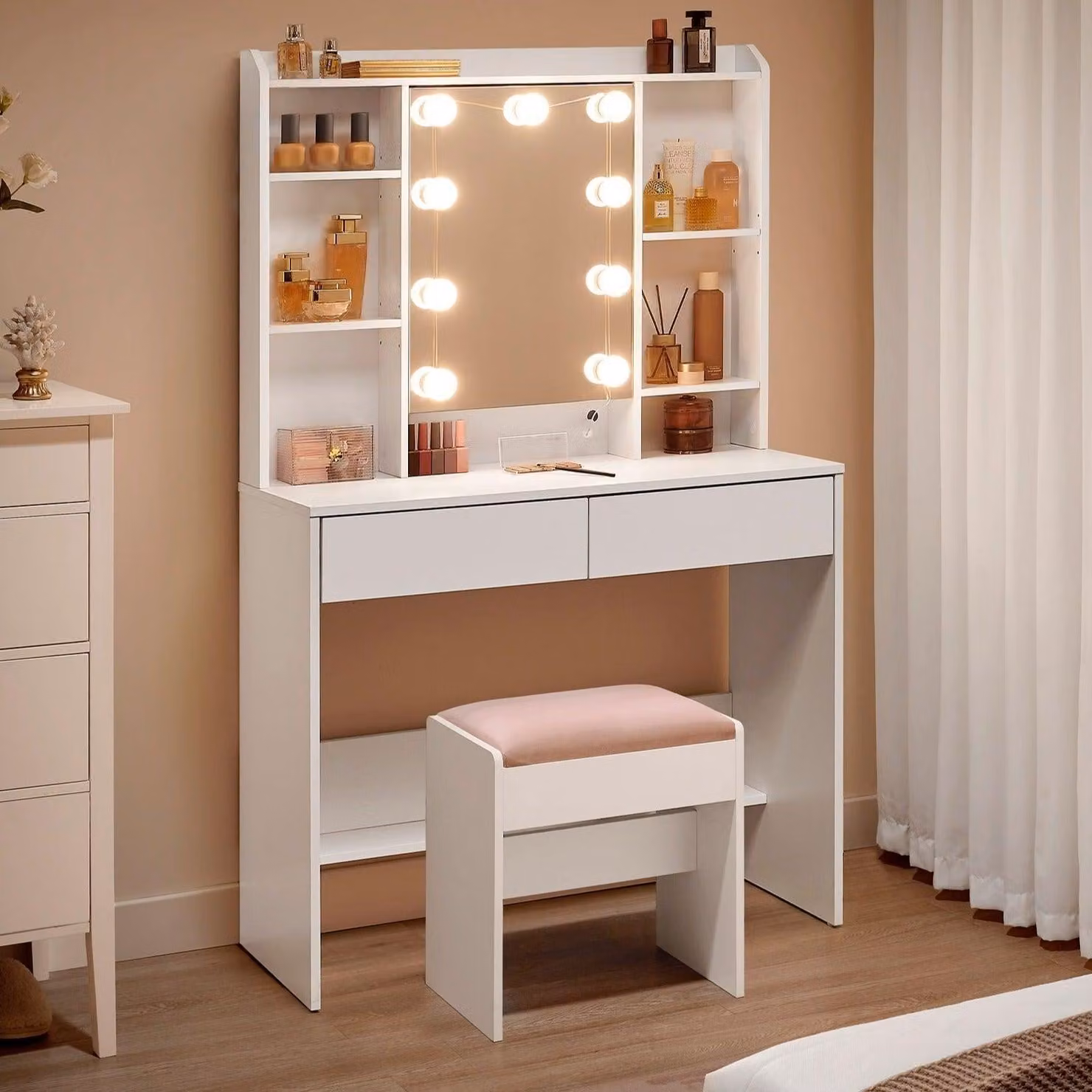 Comò da trucco in pannello di particelle di legno, con ampio spazio contenitivo, colore bianco nuvola, dimensioni 40 x 90 x 144,7 cm