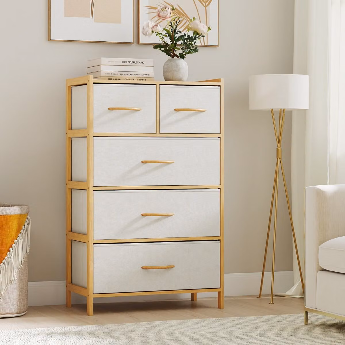 Cassettiera verticale Costway a 5 cassetti in bambù e tessuto con ripiano superiore, contenitore torretta moderno per camera da letto, disponibile in marrone o bianco