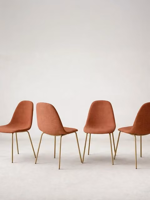 Set di 4 sedie Trive Kenay Home in metallo e tessuto color terracotta e arancione per sala da pranzo e cucina