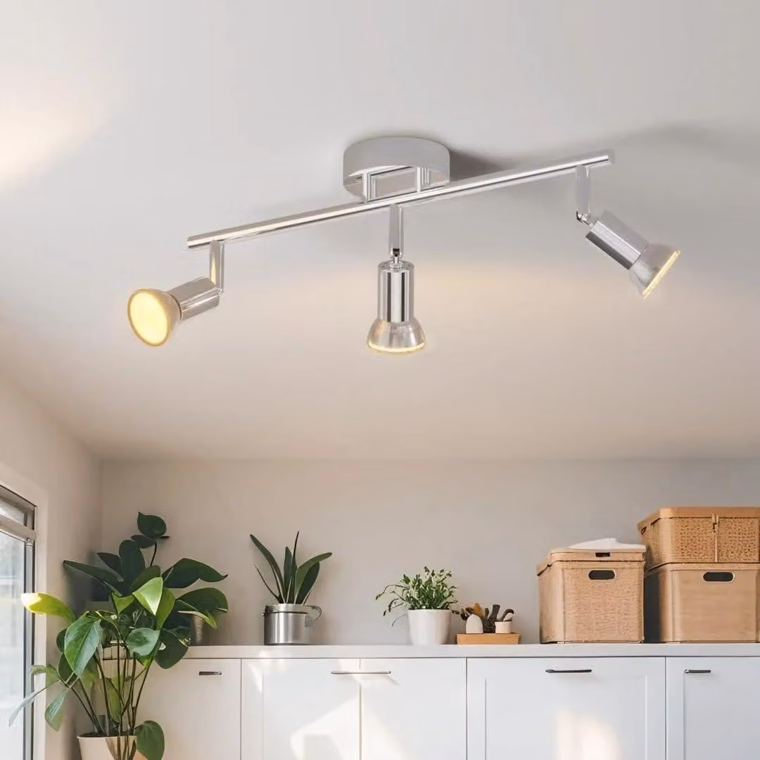 LVWIT Plafoniera LED a 3 luci, faretto orientabile GU10, design moderno, finitura cromata. Faretto da soffitto orientabile a 350°, ideale per cucina, soggiorno e camera da letto. Lampada da soffitto, faretto, proiettore (senza lampadine)