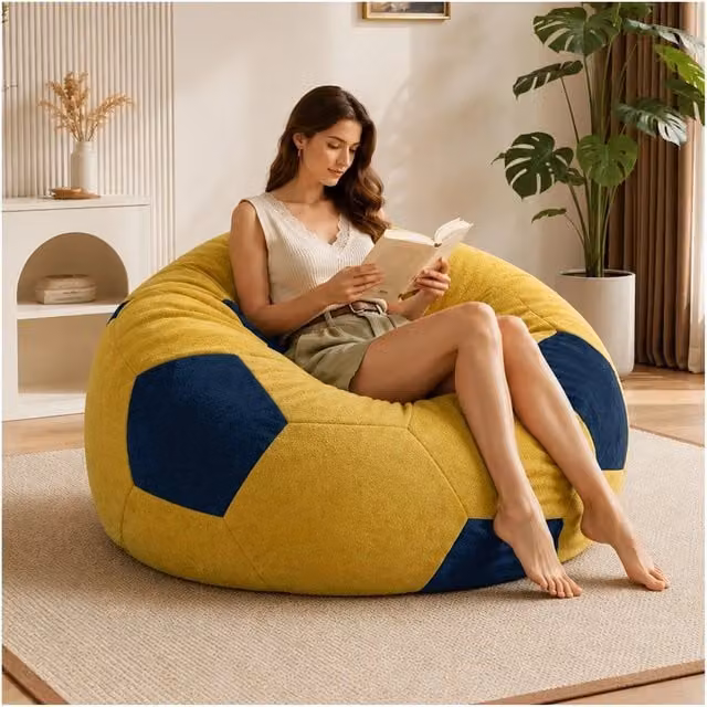 Divano Sacco Minimal a Forma di Palla da Calcio in Tessuto di Flanella Multicolore Blu e Giallo con Design Geometrico Moderno – 1