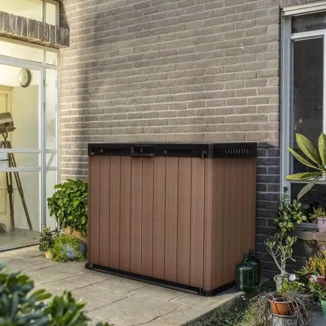 Armadio da esterno Napanee DMORA marrone in plastica con serratura per giardino, balcone o garage, L: 140 cm, P: 80 cm, H: 120 cm – 1