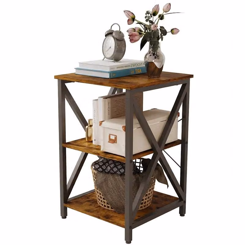 Elegante tavolino di legno rustico retrò