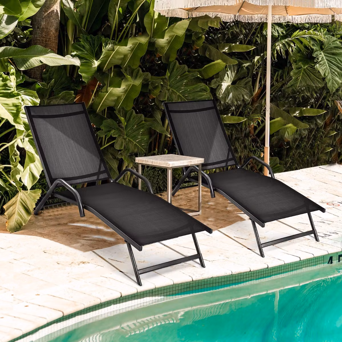 Set di 2 chaise longue da esterno Costway in textilene nero con sedile traspirante e schienale reclinabile in 5 posizioni