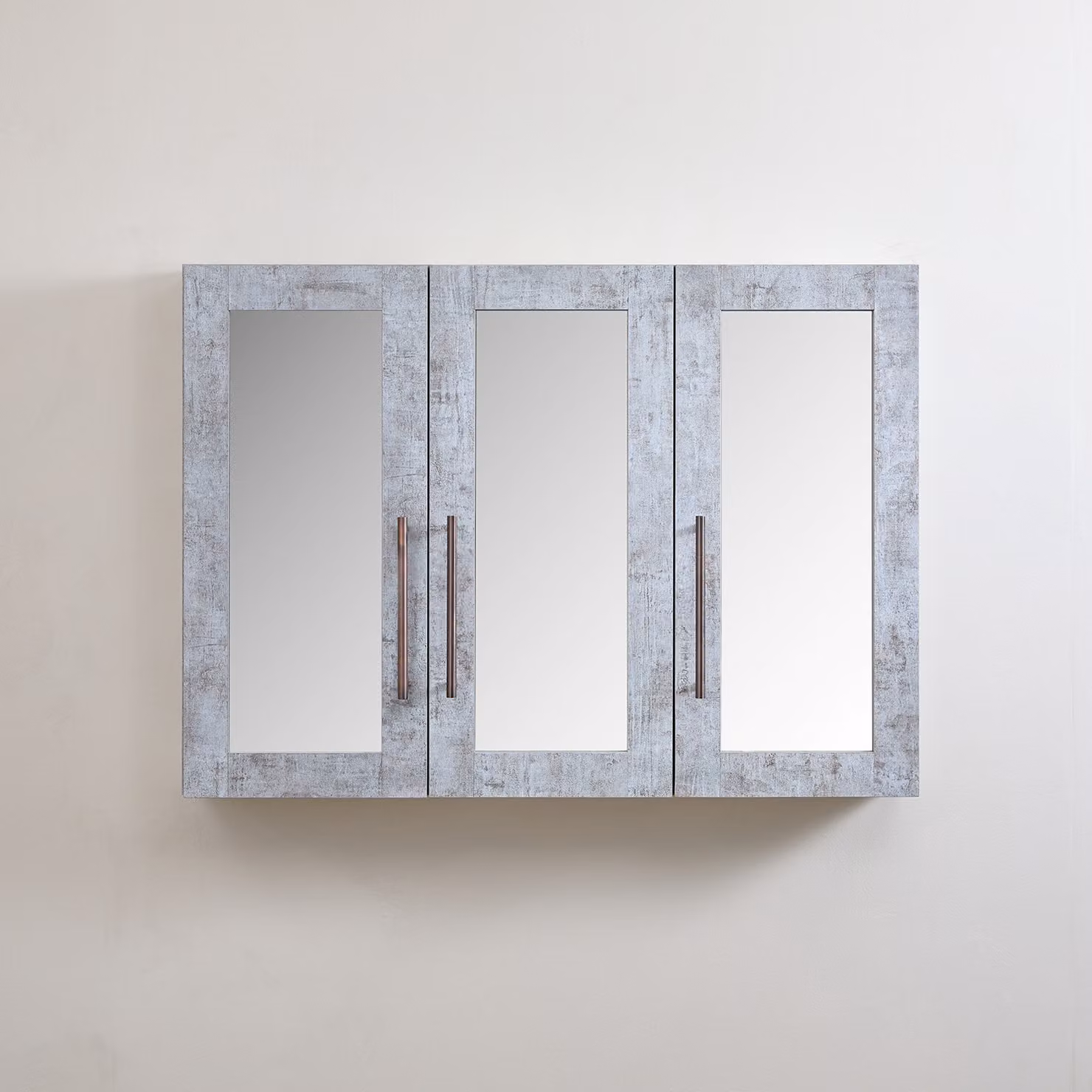 Mobiletto a Specchio da 600mm x 650mm Grigio Cemento - Completo di Maniglie con Impugnature a Dito in Bronzo Spazzolato - Cluo