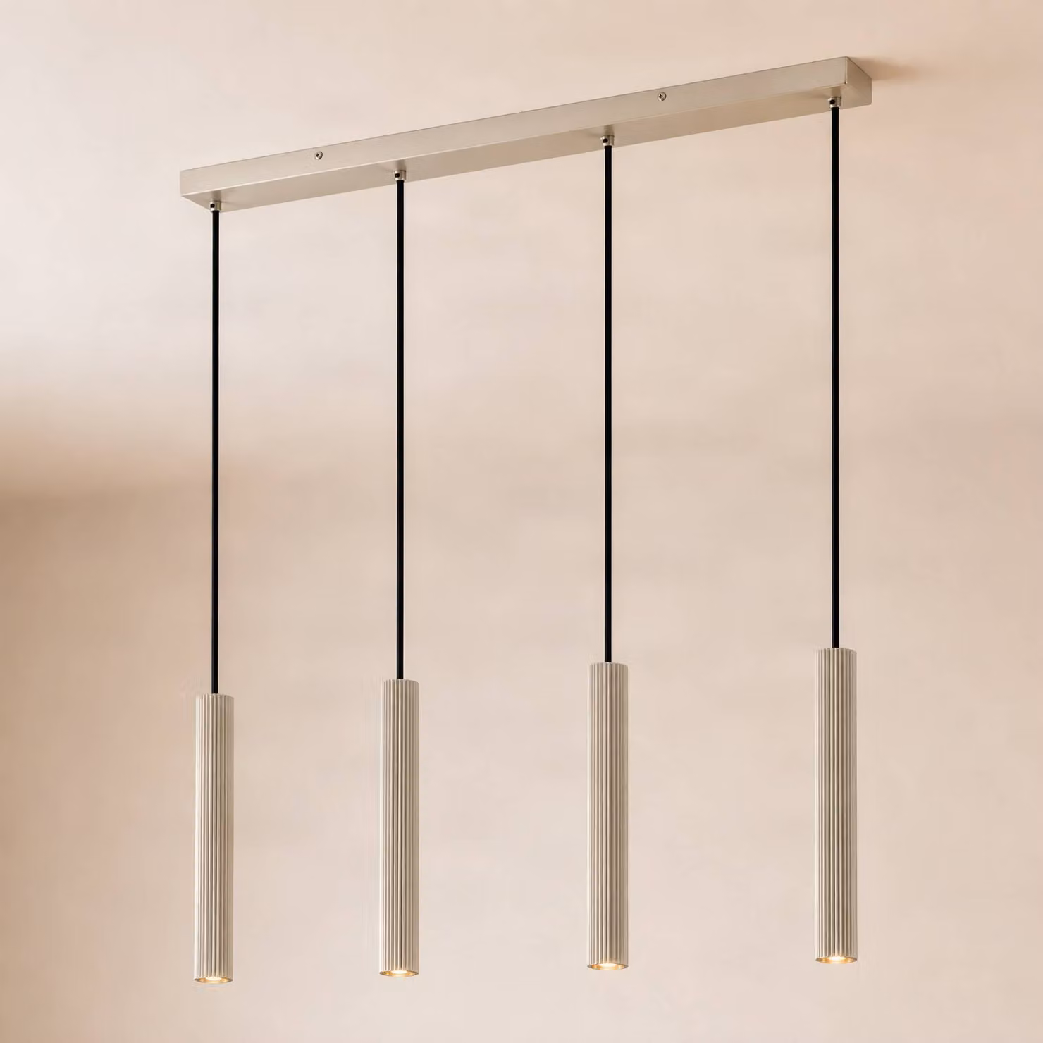 Lampada a sospensione Kardis Lindby, dimmerabile, Crema / Ambra, Soggiorno / Sala da pranzo, Metallo, Moderno, Lampada a sospensione