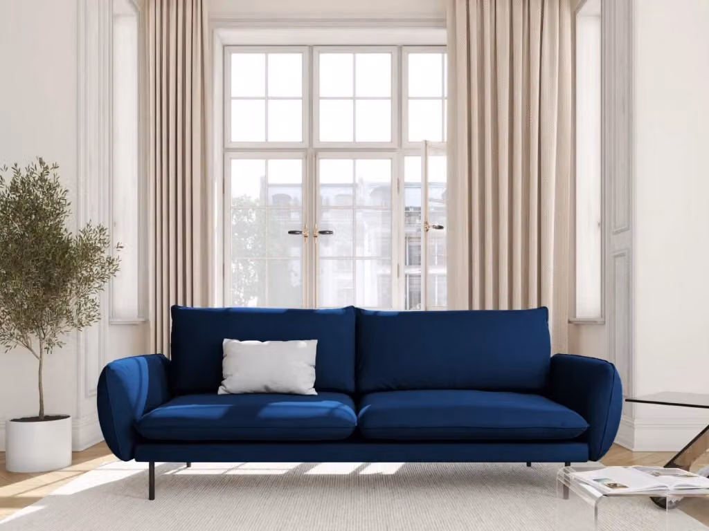 Divano 3 posti Vienna di Cosmopolitan Design in velluto blu con cuscini inclusi L: 200 cm, P: 95 cm, H: 76,7 cm – 2