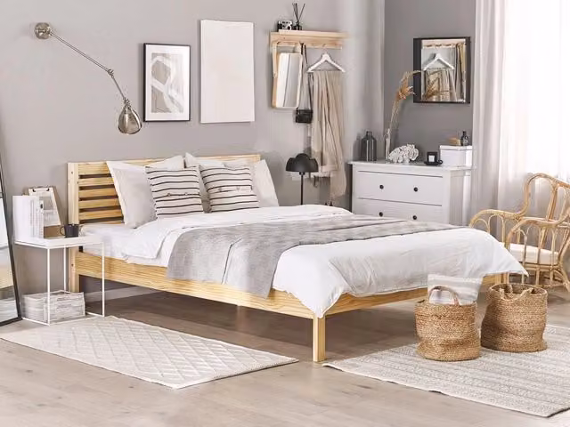 Letto Beliani in legno di pino stile scandinavo con doghe a sospensione, colore beige e marrone, L/P/H: 180 x 200 x 90 cm – 1