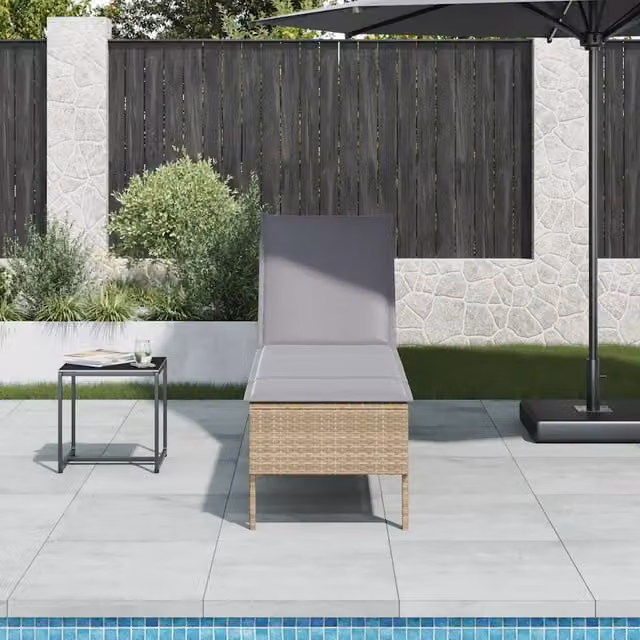 Lettino prendisole vidaXL in polyrattan con cuscini beige e grigi, poggiatesta regolabile e tessuto resistente alle intemperie, L/P/H: 200 x 55 x 44 cm – 1