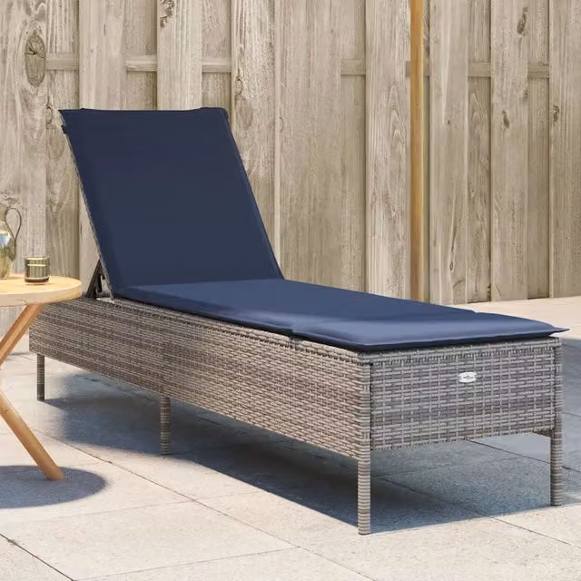 Lettino prendisole vidaXL in rattan con cuscino blu e poggiatesta regolabile e struttura in acciaio grigio