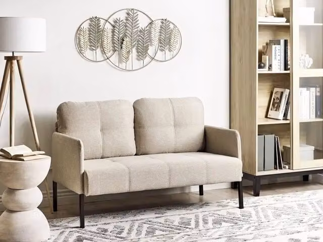 Divano 2 posti BELIANI in tessuto beige con cuscini imbottiti e gambe in metallo stile retrò