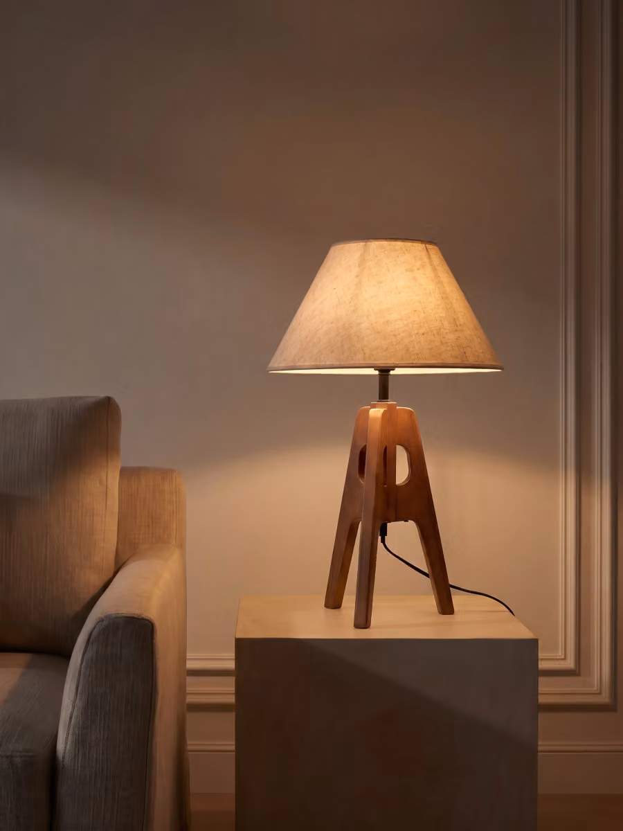Sail lampada da tavolo Kenay Home in legno e tessuto bianco e beige H: 54 cm, L: 35 cm, P: 35 cm – 2