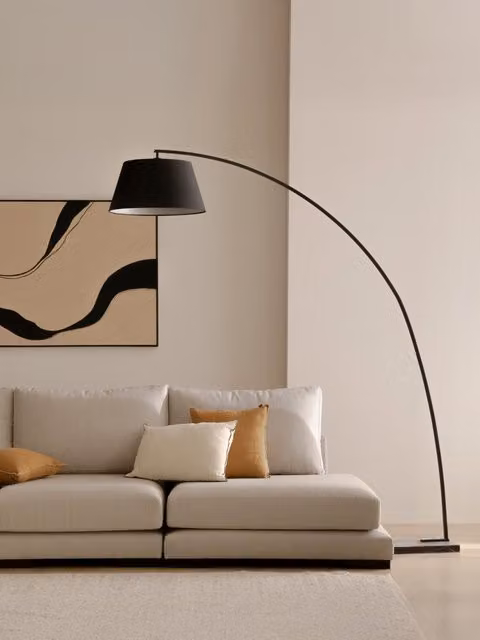 Lampada da terra ad arco Kenay Home in metallo e marmo nera, Altezza: 195 cm