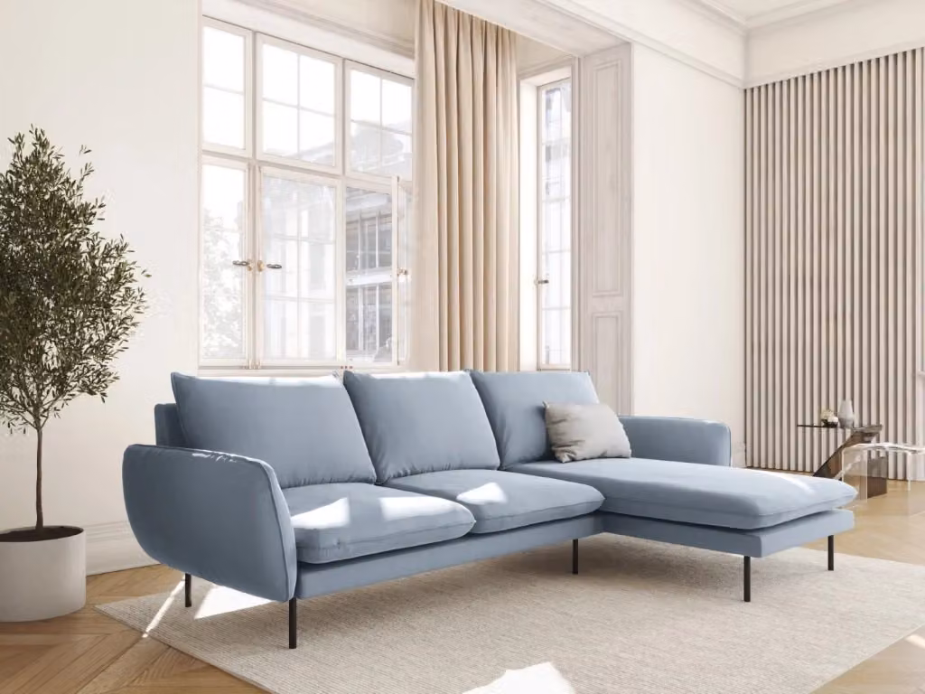 Divano angolare destro Vienna di Cosmopolitan Design, 5 posti in velluto azzurro, L: 255 cm x P: 170 cm x H: 95 cm – 2