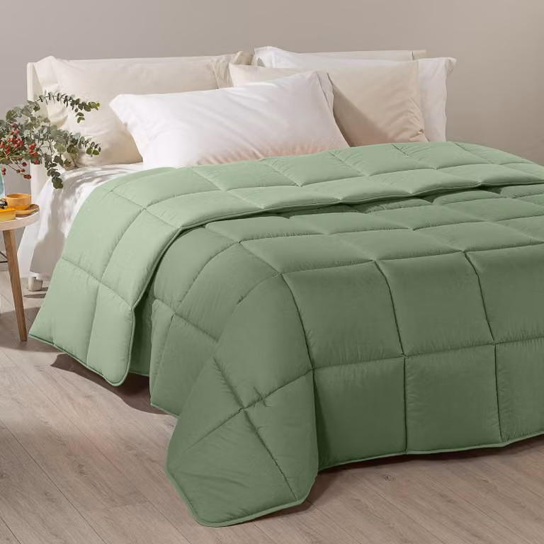 Coperta da letto in poliestere al 100%, tinta unita, color giada, confezione singola.